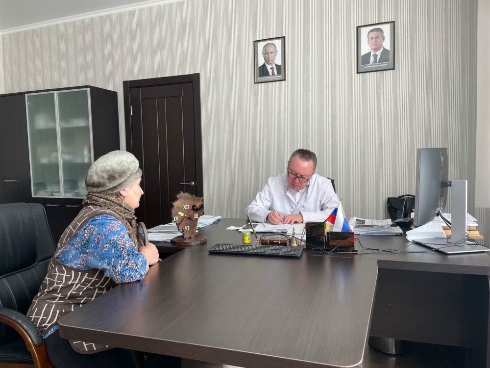 25.02.2025 года провел прием граждан главный врач Давлекановской ЦРБ Салаватов Айдар Аслямович